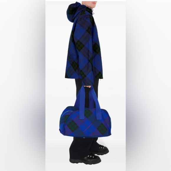 $2050 NEW Burberry Black and Blue NOVA Check Duffel Bag SHIELD - Picture 4 of 17